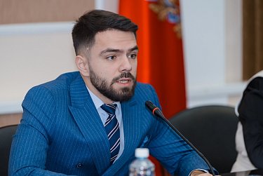 Инициативы идут от молодых